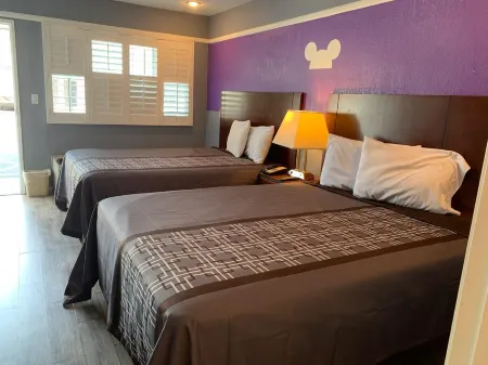 Riviera Motel Отели рядом с достопримечательностью «Луигис Ролликин Роудстерс»