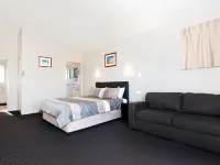 Travellers Motor Village Hotels in Mayfield West