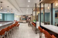 Holiday Inn & Suites DETROIT - TROY by IHG - bar