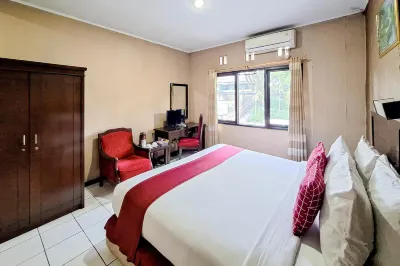 Naratas Hotel Cisarua Puncak Mitra RedDoorz Hotel di Leuwimalang