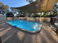 Hay Caravan Park - Pools