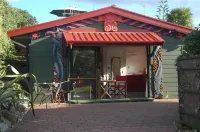 Moanarua Beach Cottage - Wifi