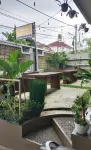 Family Guest House Malang - 2-Star
