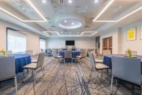 Holiday Inn Express & Suites Kansas City Airport