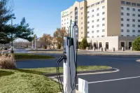Holiday Inn SPRINGDALE/FAYETTEVILLE AREA by IHG - parking