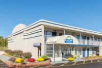 Days Inn & Suites by Wyndham Dayton North Hotels in Butler Township