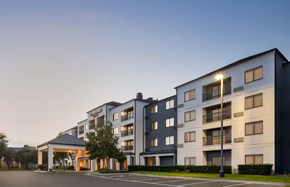 休斯頓舒格蘭/斯塔福萬怡酒店