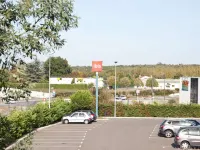 Ibis Montauban - ที่มีที่จอดรถ