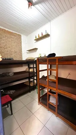 Pinheiros Hostel & Food
