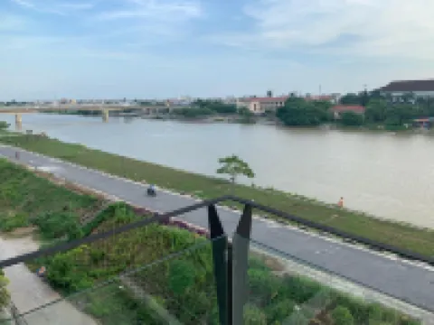 Hung Thanh Riverside Hotel 太平酒店