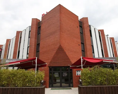 Hôtel Ibis Evry Hôtels à : Évry