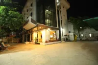 Hotel Laxmibai Palace- Only 300 Miter from Sai Baba Temple!!!!