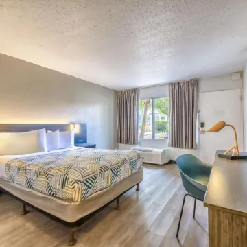 Motel 6 Spring Hill, FL - Weeki Wachee