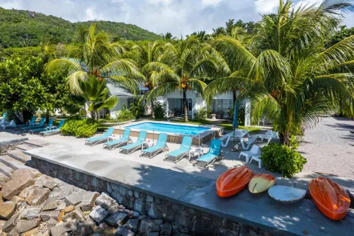 Le Nautique Beachfront Apartments Các khách sạn ở Takamaka