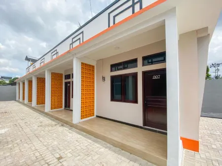 RedDoorz Plus at Orange Diponogoro Palangkaraya Отели в г. Langkai