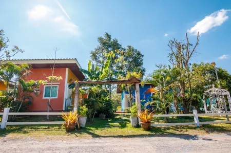 The Creek Villa Отели в г. Nong Hin