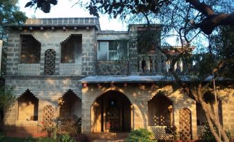 Maneland Jungle Lodge.