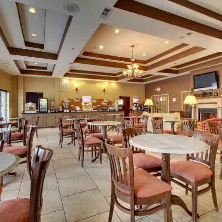 Holiday Inn Express & Suites LAUREL by IHG