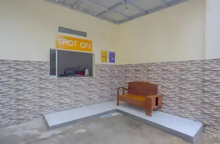 Penginapan Kurnia Sluke Отели в г. Sluke