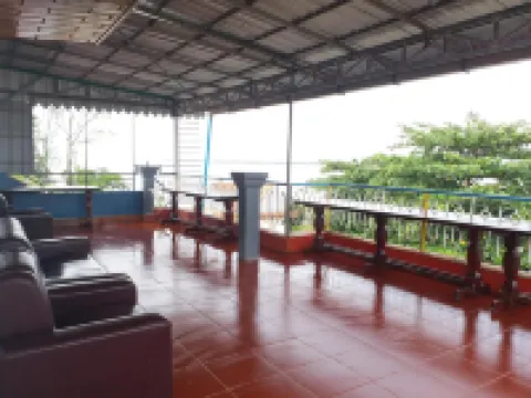 Silver Dolphin Guesthouse & Restaurant Hotels in Kratie