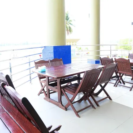 Marina Heights Resort