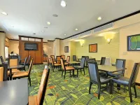 Fairfield Inn & Suites Potomac Mills Woodbridge - Breakfast