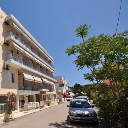 Saronis Hotel