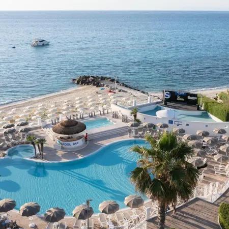 Cala Petrosa Resort