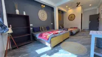 Shanti Cafe - Signature Stays Kasol - Ramah Hewan Peliharaan