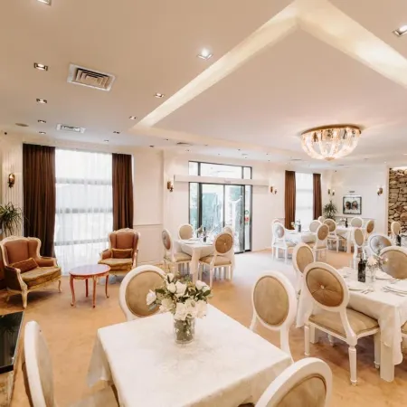 Golden Hotel