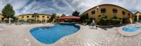 Holiday Inn Express CHIHUAHUA by IHG - Pools