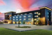 La Quinta Inn & Suites by Wyndham Wichita Northeast Hotels in 