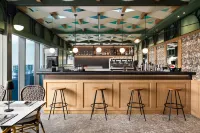 Zeus Essence Athens Central