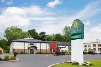 La Quinta Inn by Wyndham Buffalo Airport Hôtels à : Lancaster