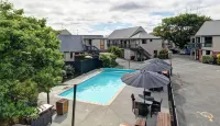 Ashford Motor Lodge - Pool