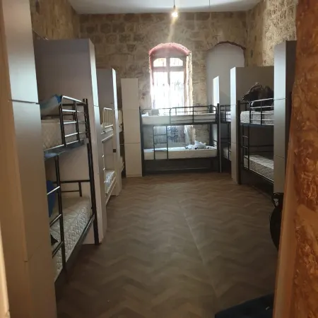 Capsule & Dormitory Space-X