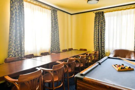 Золотая Орхидея Отели рядом с достопримечательностью «Мемориальный комплекс в честь героев штурма Пиллау»