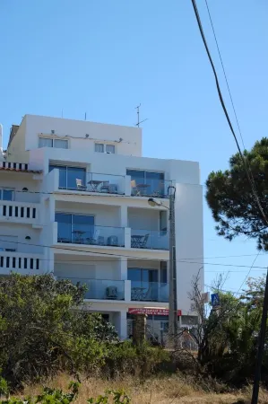 Aparthotel Pinhão Отели рядом с достопримечательностью «Ponta da Piedade Lighthouse»