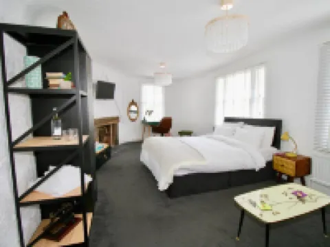 Chequers Inn Hotels in Battle