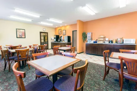 Days Inn by Wyndham Colorado Springs Airport Отели в г. Колорадо-Спрингс