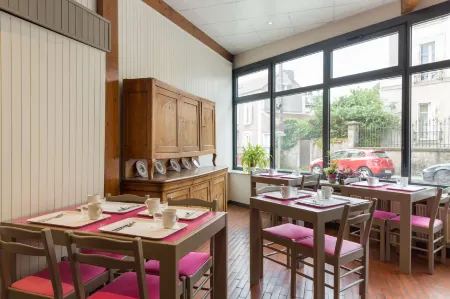 The Originals Access Hôtel Arum Remiremont Отели в г. Пломбьер-Ле-Бэн