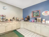 Super 8 by Wyndham Bloomington University Area