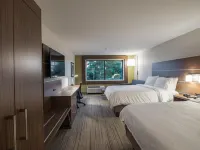 Holiday Inn Express & Suites MILWAUKEE – WEST ALLIS by IHG Hotels near Pitman Theater