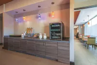 La Quinta Inn & Suites by Wyndham Guthrie - breakfast