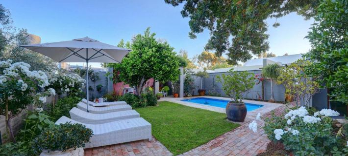 81 on Church Guest House Hotels in Central Karoo DC