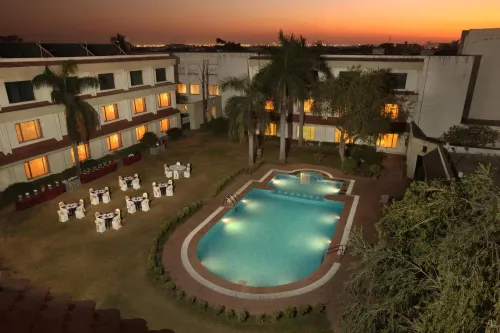 Hotel Express Residency-Jamnagar - piscina