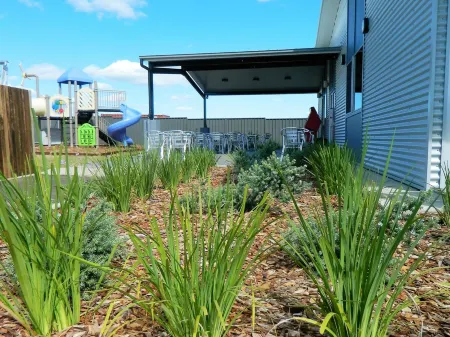 Dooleys Tavern and Motel Capella Отели в г. Эмеролд