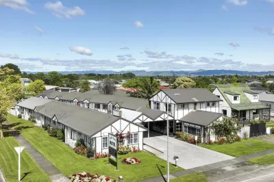 Tudor Park Motel Hotels in 
