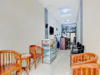 RedDoorz Near Universitas Merdeka Malang 2 Các khách sạn ở Pisang Candi