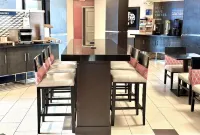 Holiday Inn Express & Suites NAPLES DOWNTOWN - 5TH AVENUE by IHG - breakfast